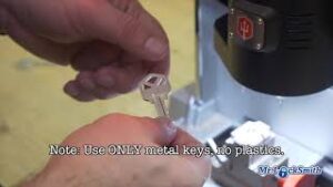 How-To-Cut-A-Kwikset-Key-Triton-Key-Machine-004